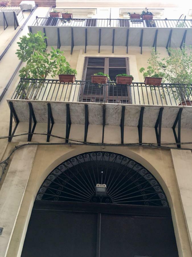 Casa Tea: Nel Cuore Del Centro Storico Palermo Exterior foto